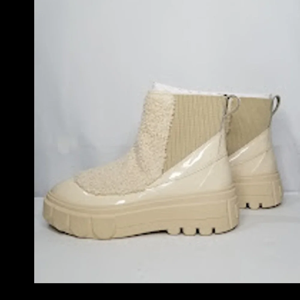 Sorel Women's Caribou X Chelsea Cozy Boot Size 10 Oatmeal NWT